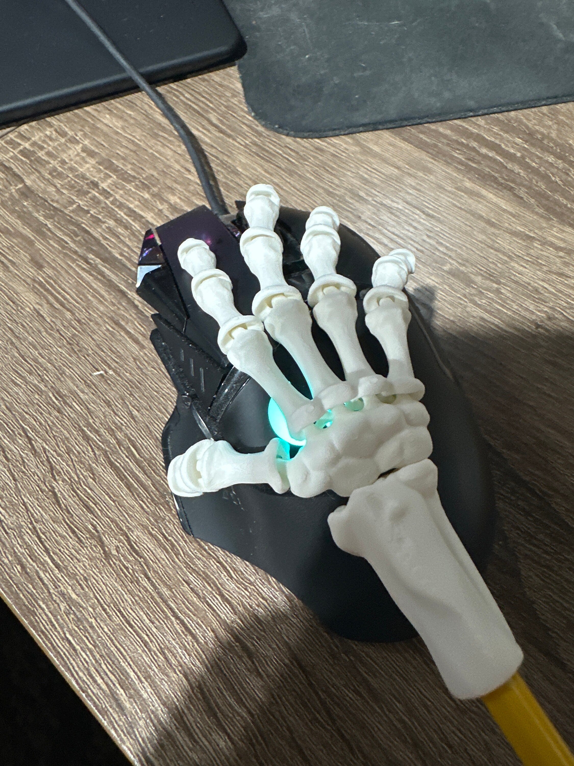 3D Printed Articulated Hand Pencil Toppers | Skeleton & Regular Hands